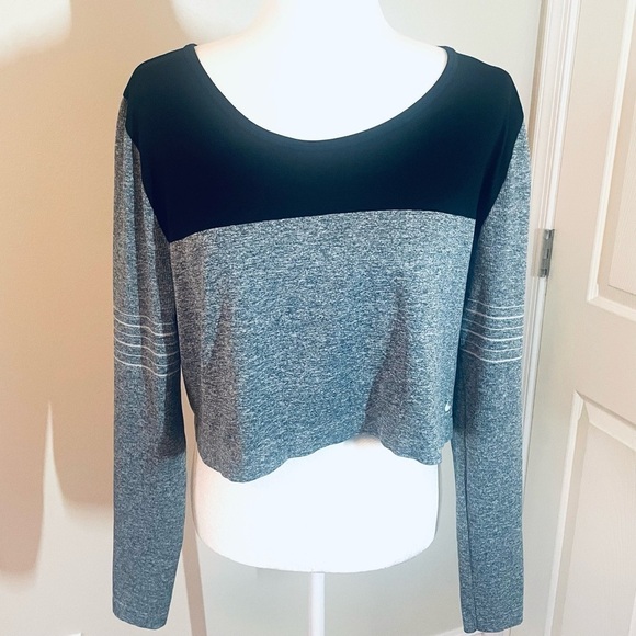 Nike Dri-FIT Epic Knit Seamless Long Sleeve Crop Top, Size Medium. - Picture 9 of 11